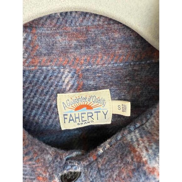 Faherty Legend Ultrasoft Sweater Button Down Shirt Blue Plaid Small - Picture 2 of 7